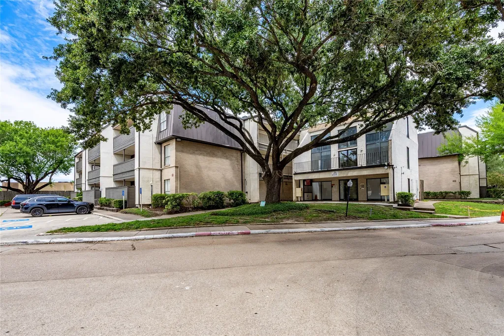 3005 Walnut Bend Lane 12 Houston TX 77042
