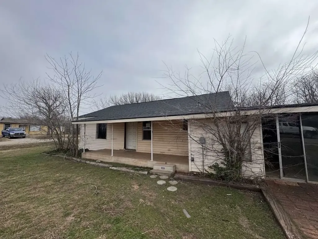 610 W Garrison Avenue Electra TX 76360