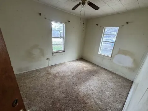 610 W Garrison Avenue Electra TX 76360