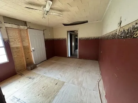 610 W Garrison Avenue Electra TX 76360