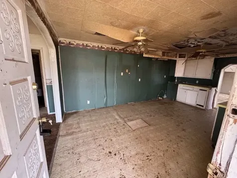 610 W Garrison Avenue Electra TX 76360
