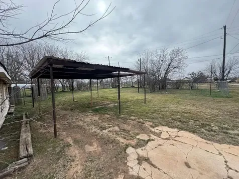 610 W Garrison Avenue Electra TX 76360