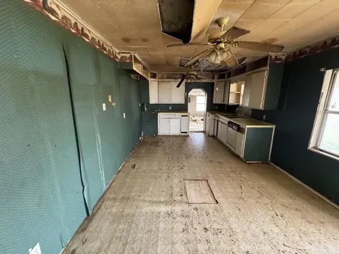 610 W Garrison Avenue Electra TX 76360