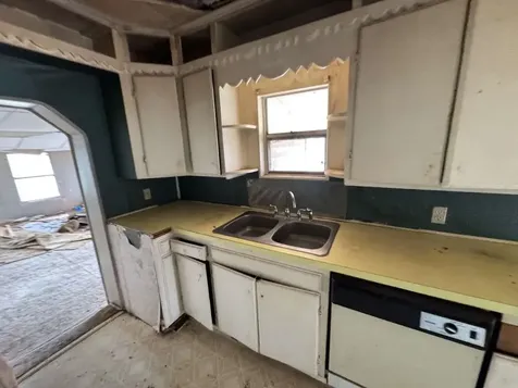 610 W Garrison Avenue Electra TX 76360