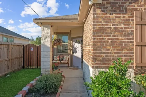 1585 Road 5102 Cleveland TX 77327