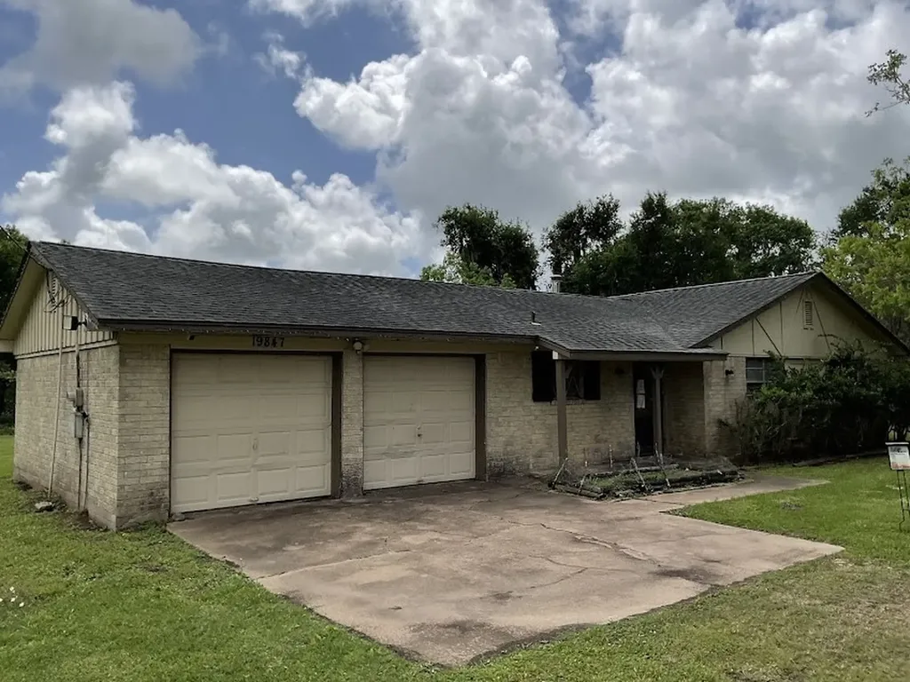 19847 County Road 319 Brazoria TX 77422
