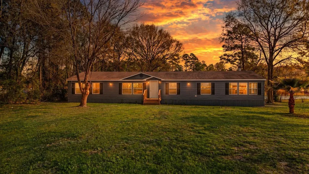 11759 W Hollyhill Drive Plantersville TX 77363