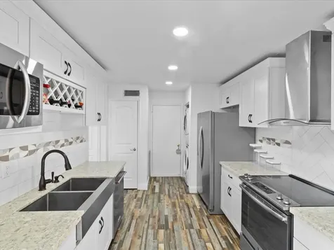 15932 Seahorse Drive 272 Houston TX 77062