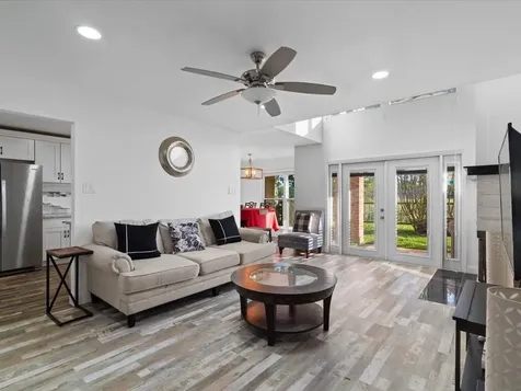 15932 Seahorse Drive 272 Houston TX 77062