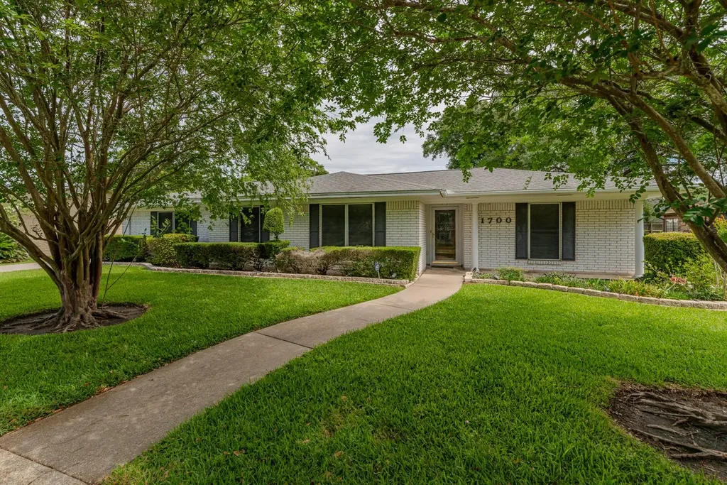 1700 N 30th Street Nederland TX 77627