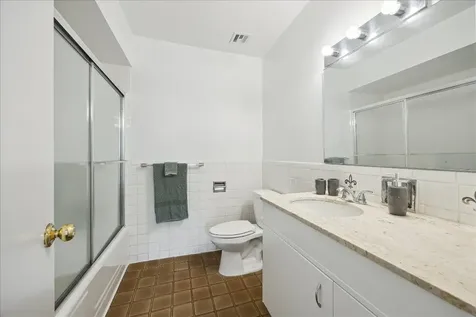 2600 Bellefontaine Street C22 Houston TX 77025