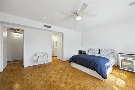 2600 Bellefontaine Street C22 Houston TX 77025