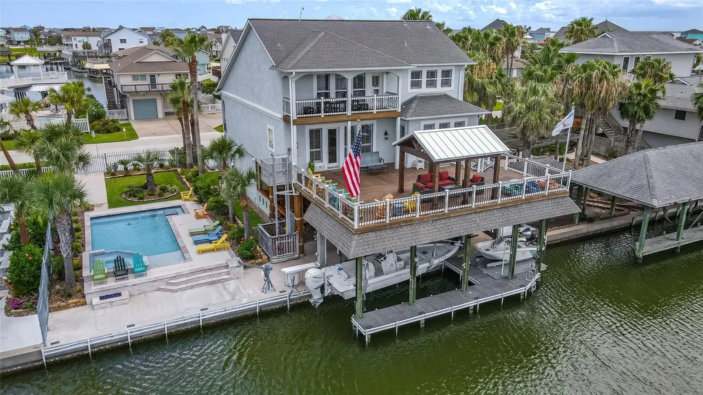 241 Tamana Drive Tiki Island TX 77554