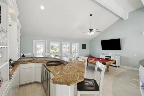 241 Tamana Drive Tiki Island TX 77554