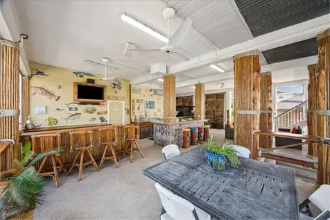 241 Tamana Drive Tiki Island TX 77554