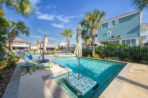 241 Tamana Drive Tiki Island TX 77554