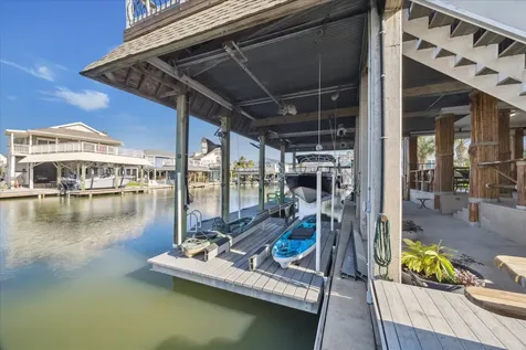 241 Tamana Drive Tiki Island TX 77554