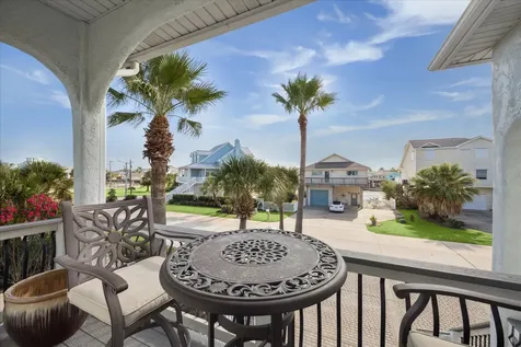 241 Tamana Drive Tiki Island TX 77554