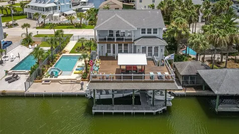 241 Tamana Drive Tiki Island TX 77554