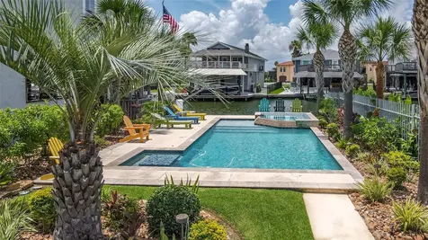 241 Tamana Drive Tiki Island TX 77554