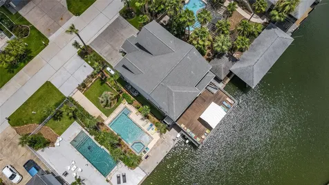 241 Tamana Drive Tiki Island TX 77554
