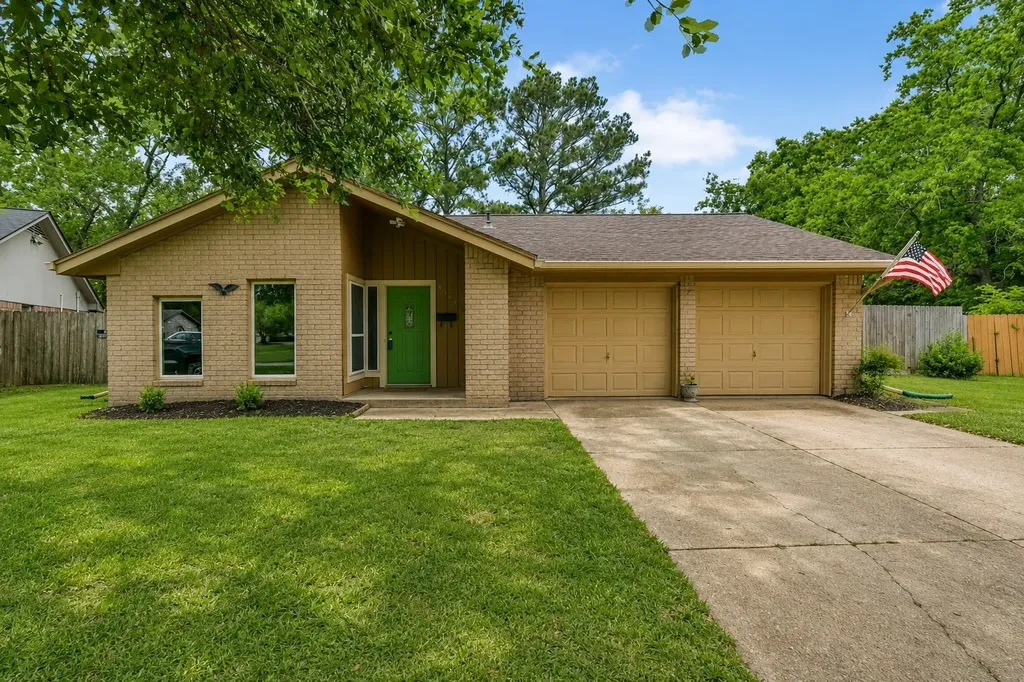 5705 Woodville Lane Pearland TX 77584