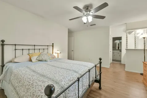 5705 Woodville Lane Pearland TX 77584