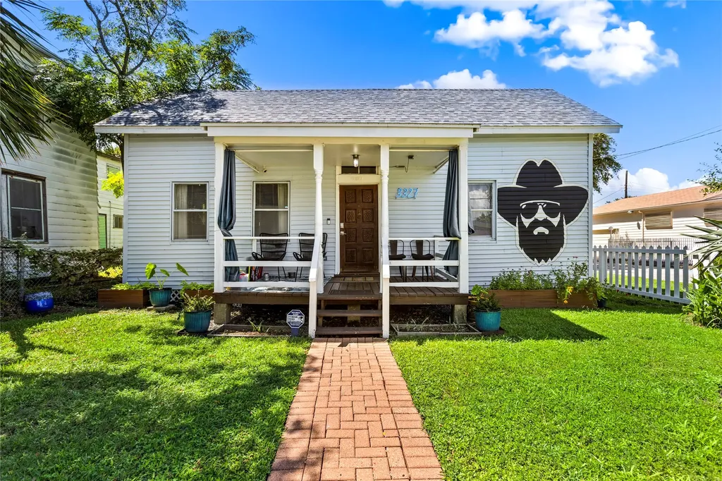3327 Ursuline Street Galveston TX 77550