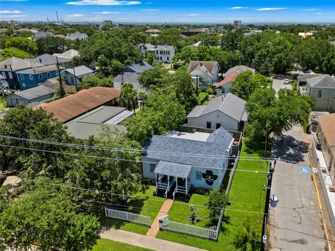 3327 Ursuline Street Galveston TX 77550