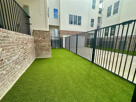 1138 W 16th Street Houston TX 77008