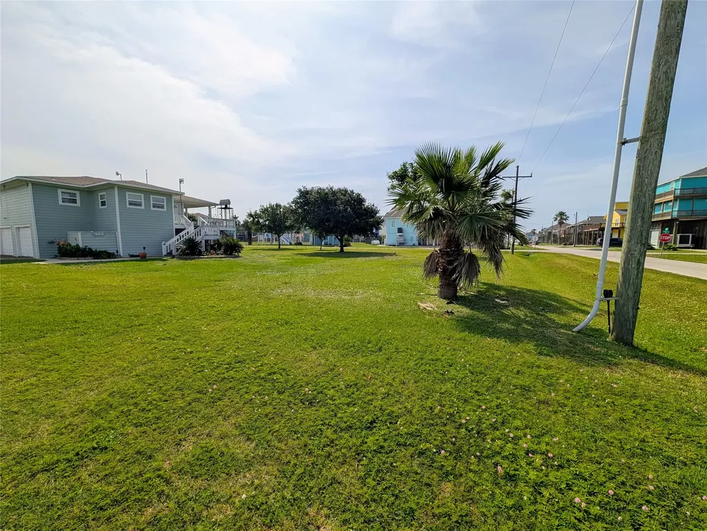 942 Surfview Crystal Beach TX 77650