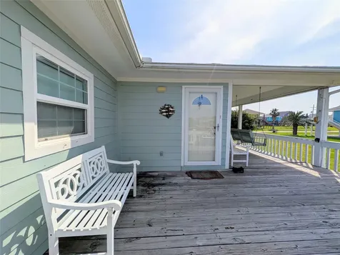 942 Surfview Crystal Beach TX 77650
