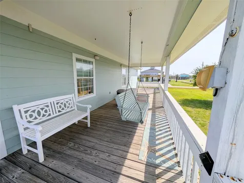942 Surfview Crystal Beach TX 77650