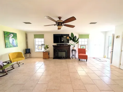 942 Surfview Crystal Beach TX 77650