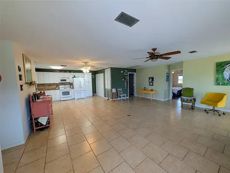 942 Surfview Crystal Beach TX 77650
