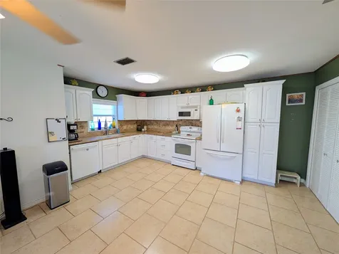 942 Surfview Crystal Beach TX 77650