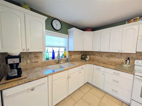 942 Surfview Crystal Beach TX 77650