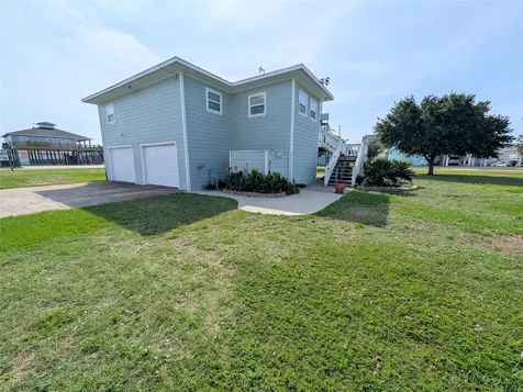 942 Surfview Crystal Beach TX 77650