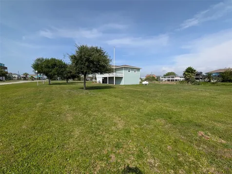 942 Surfview Crystal Beach TX 77650