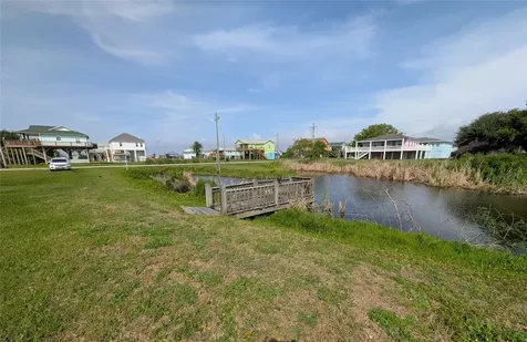 942 Surfview Crystal Beach TX 77650