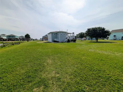 942 Surfview Crystal Beach TX 77650