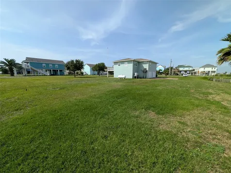 942 Surfview Crystal Beach TX 77650