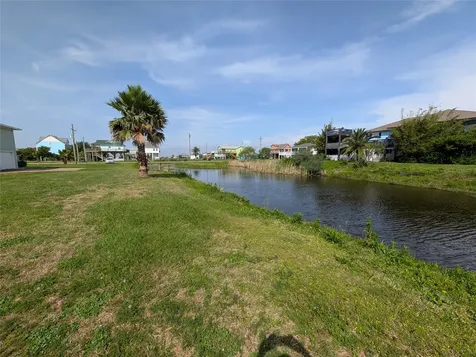 942 Surfview Crystal Beach TX 77650