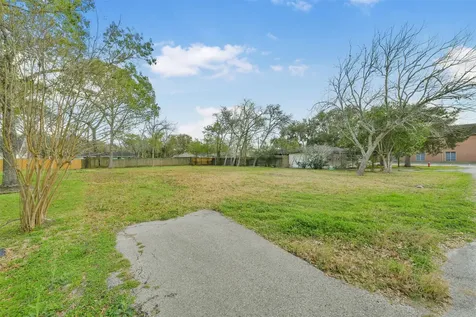203 Shady Nook Lane Friendswood TX 77546
