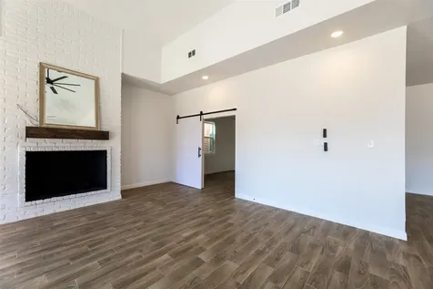 20 Charleston Street N Sugar Land TX 77478