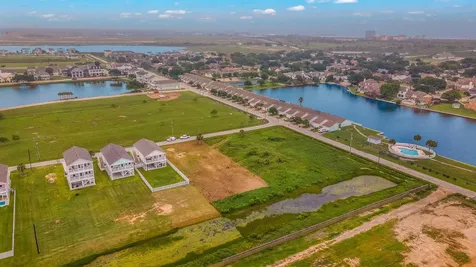 2445 103rd Street Galveston TX 77554