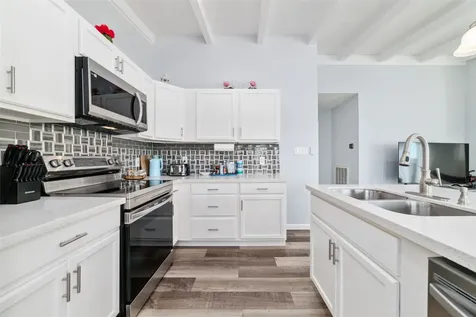 196 Barracuda Street Bayou Vista TX 77563