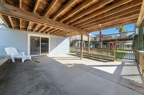196 Barracuda Street Bayou Vista TX 77563