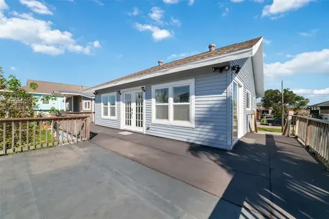 196 Barracuda Street Bayou Vista TX 77563