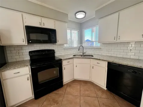 18617 Egret Bay Boulevard 1001 Webster TX 77058
